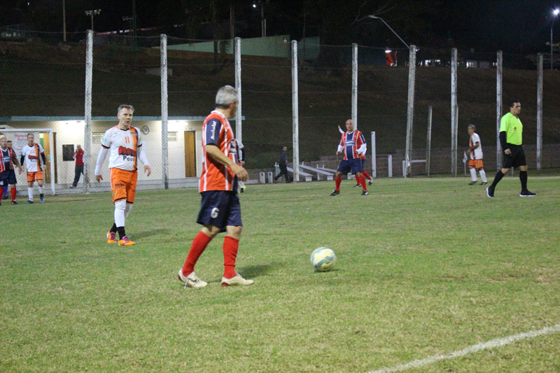 Paulo e Lair voltam à liderança do Campeonato de Dominó Masculino -  Mampituba