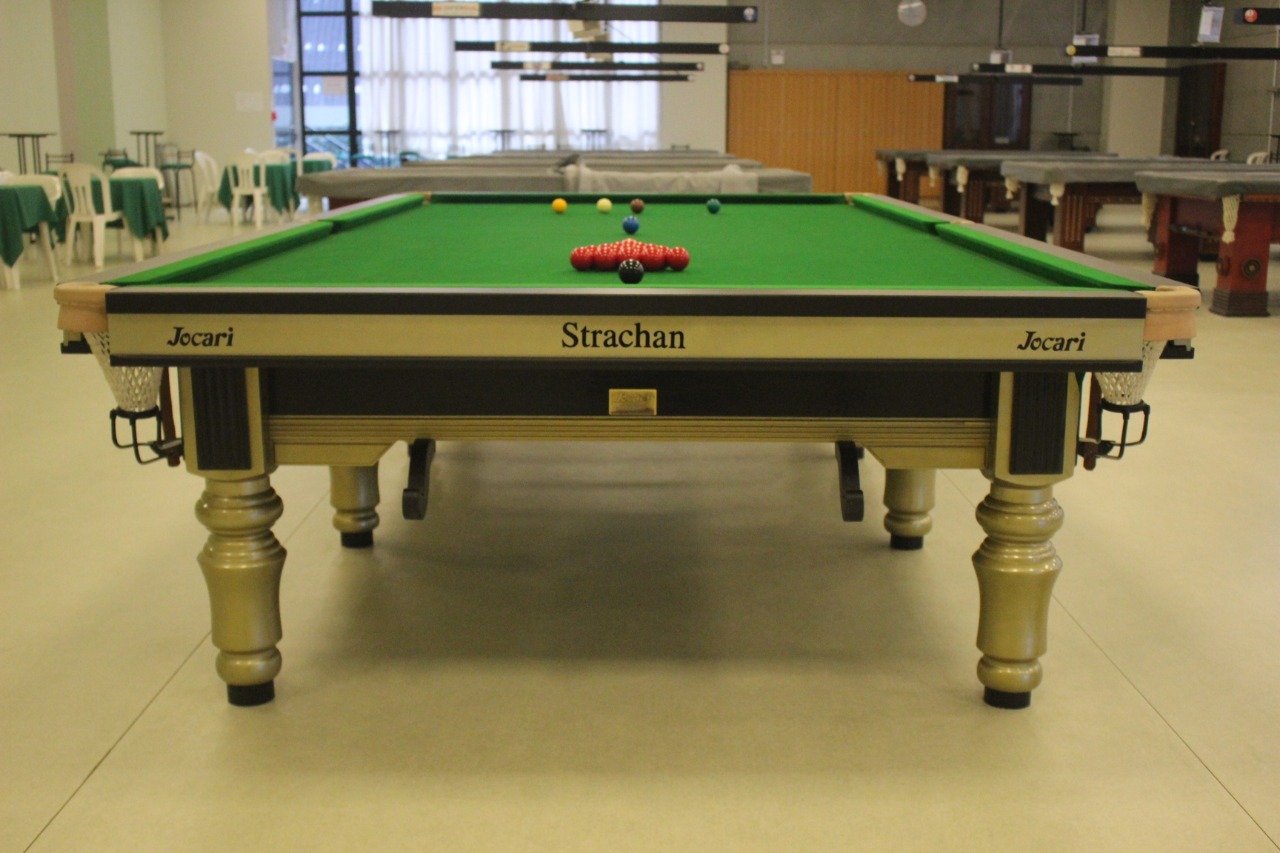 Sala de bilhar, salão de jogos de snooker, salão de bilhar