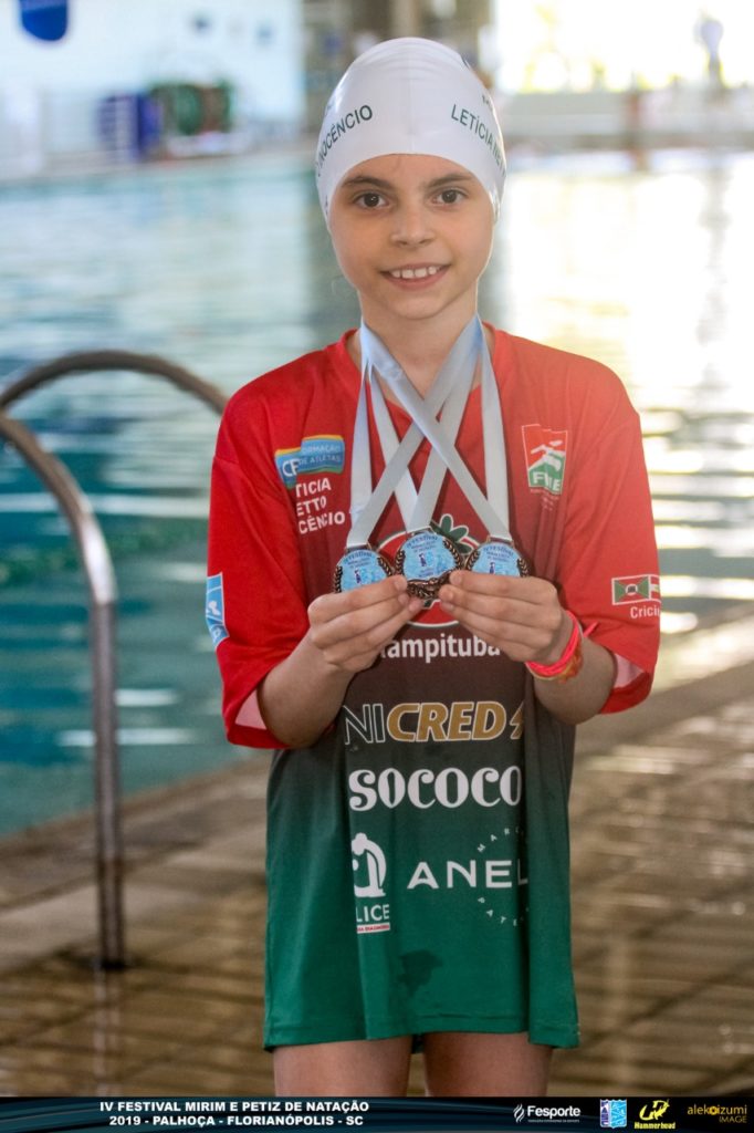 Nadadora Letícia Netto Inocêncio foi destaque com dois ouros e um bronze