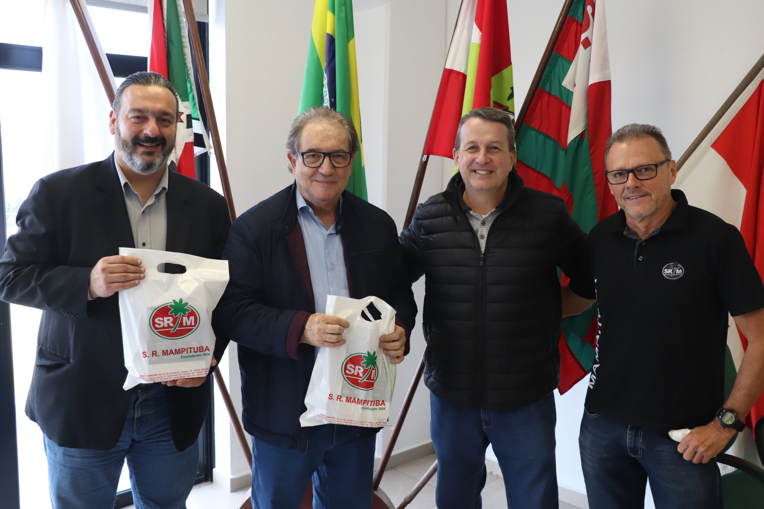 Paulo e Lair voltam à liderança do Campeonato de Dominó Masculino -  Mampituba